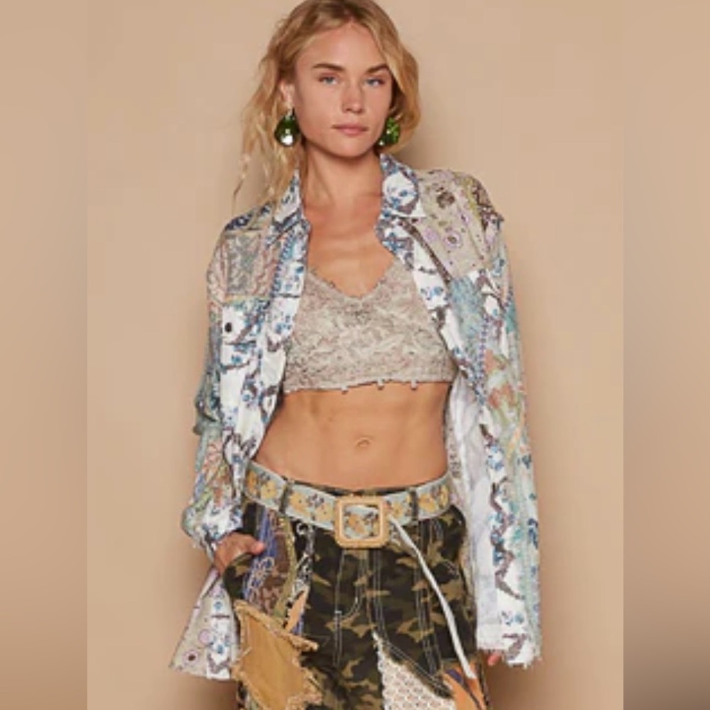 POL Loose Fit Woven
Mixed Print Button UP
Top in Green Multi🌟